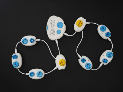 A photo of a Code Jumper program with two threads, each including one Loop pod and three Play pods.